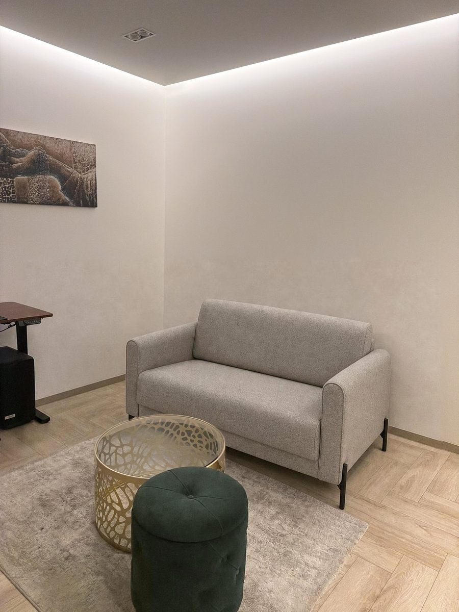 Dvivietė sofa, įkelta į pirkėjo svetainės nuotrauką
